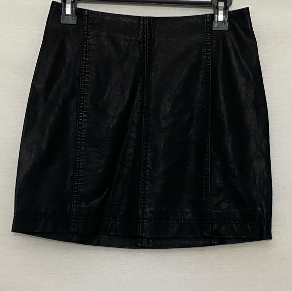Free People Black Vegan Leather Mini Skirt DD-43 Size 4 - Picture 1 of 15
